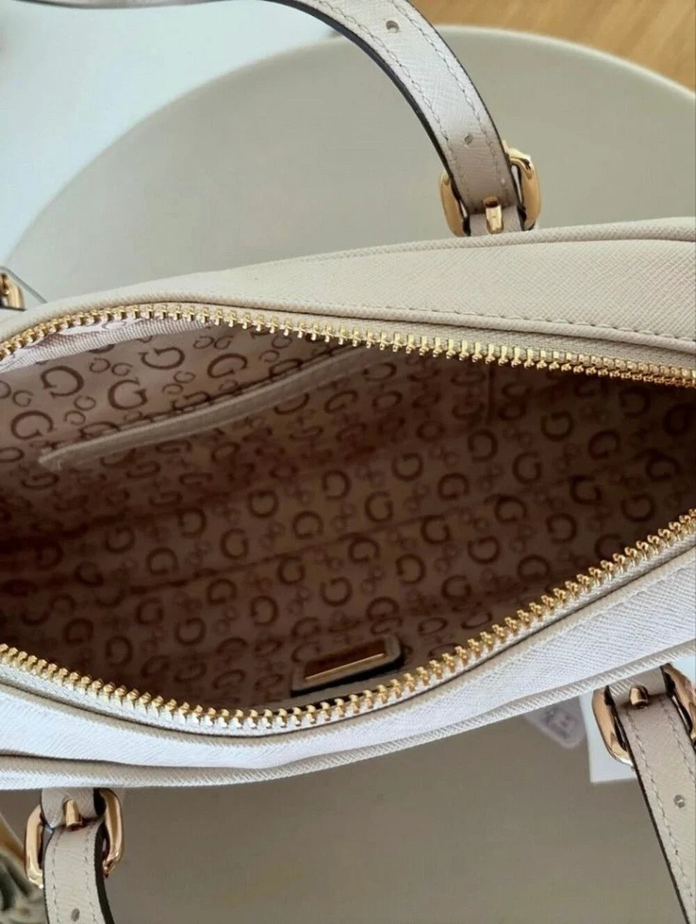 NEW Guess Shoulder Handbag